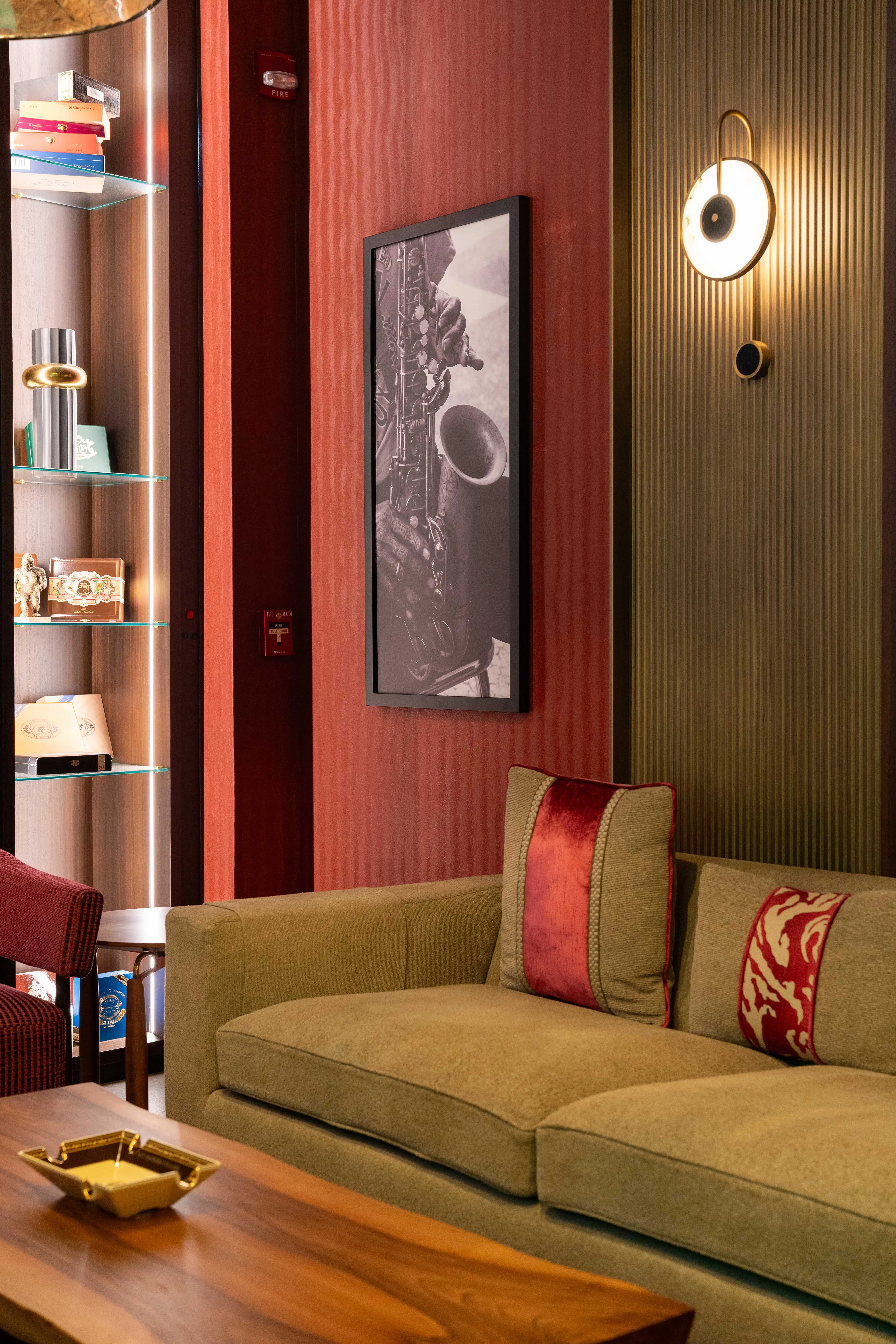 Private Cigar Lounge - Image 4